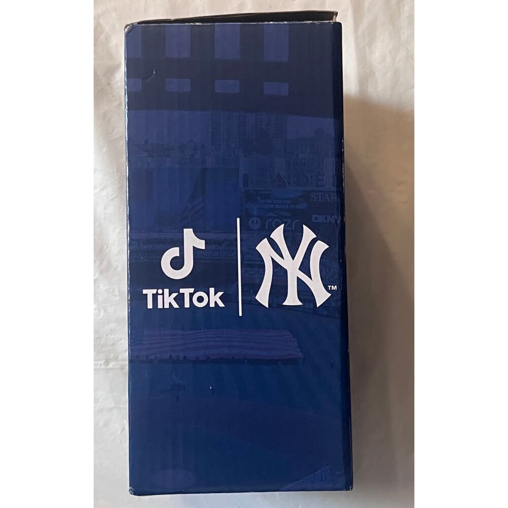 2024 Derek Jeter Bobblehead #4 TikTok NY Yankees Limited Edition w/ Box - Picture 6 of 11